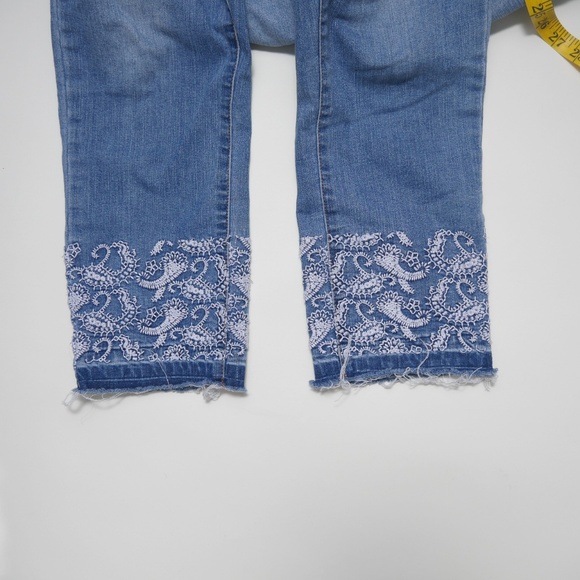 Embroidered Cut Off Jeans - Picture 6 of 8